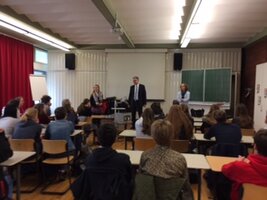 25/04 : l'accueil faits aux élèves français avec leurs correspondants.